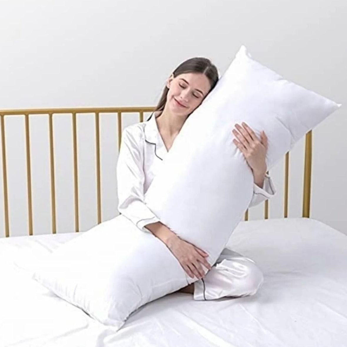 1. Kalite Boncuk Silikon Dolgulu Uzun Yastık – 50x135 cm ölçüsünde, pamuklu dış yüzeyi ile konforlu ve yumuşak bir uyku deneyimi sunar.