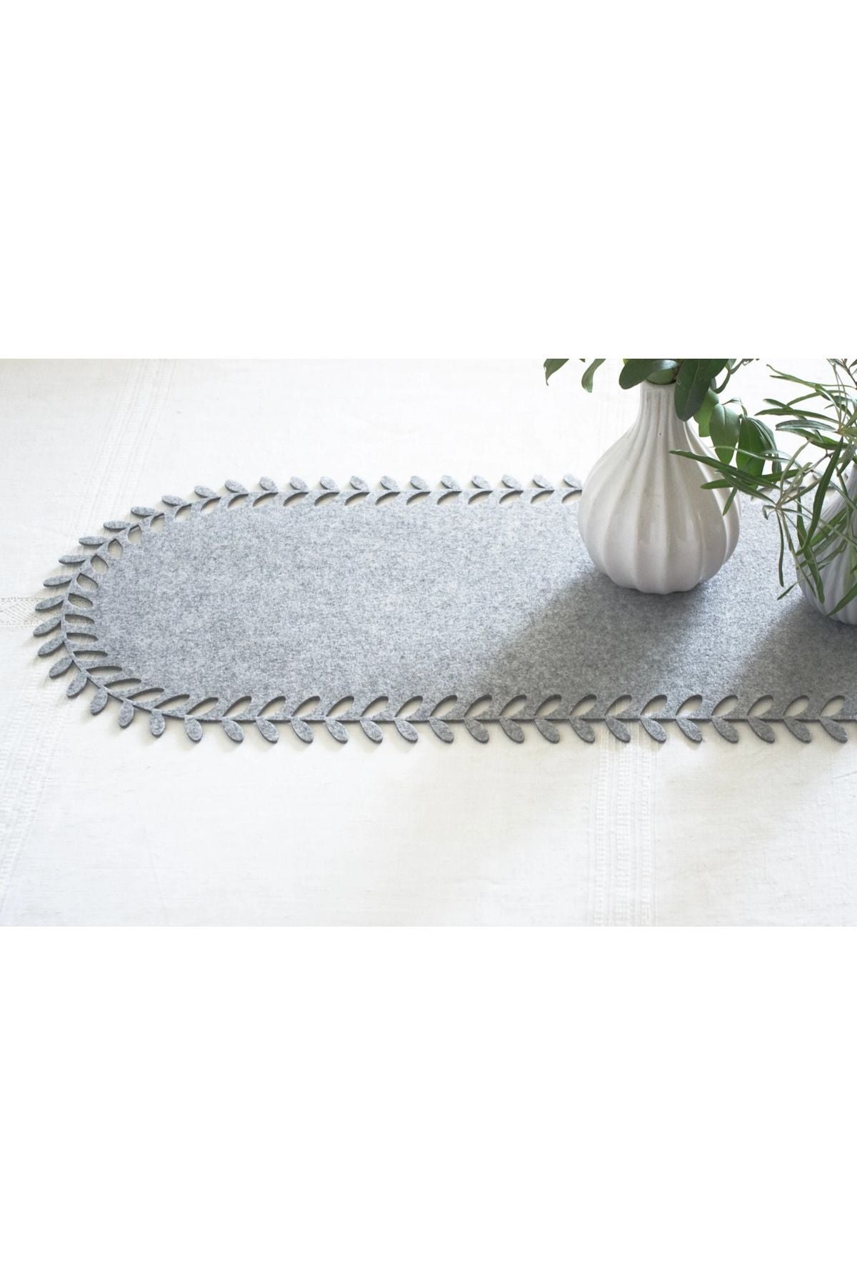 Runner Amerikan Servisi 40x110 cm Dekoratif Yemek Masası Keçe Beyaz Renk Yaprak Model